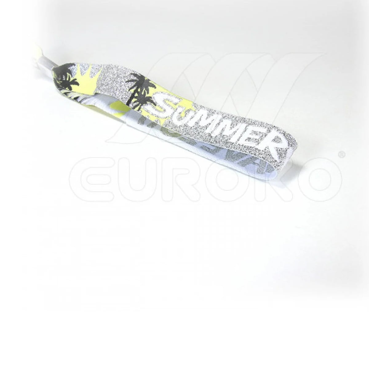 Créez des designs éclatants avec jusqu'à 8 couleurs et fils métalliques.