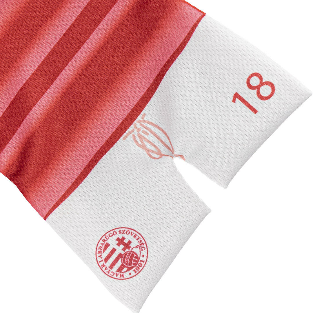 Polyester doux et respirant pour une qualité professionnelle.