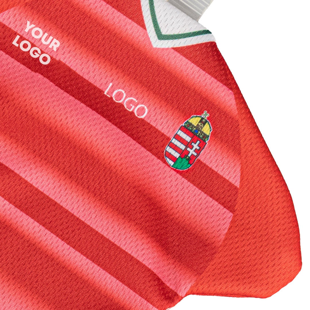 Personnalisez avec noms, numéros et logos de votre choix.