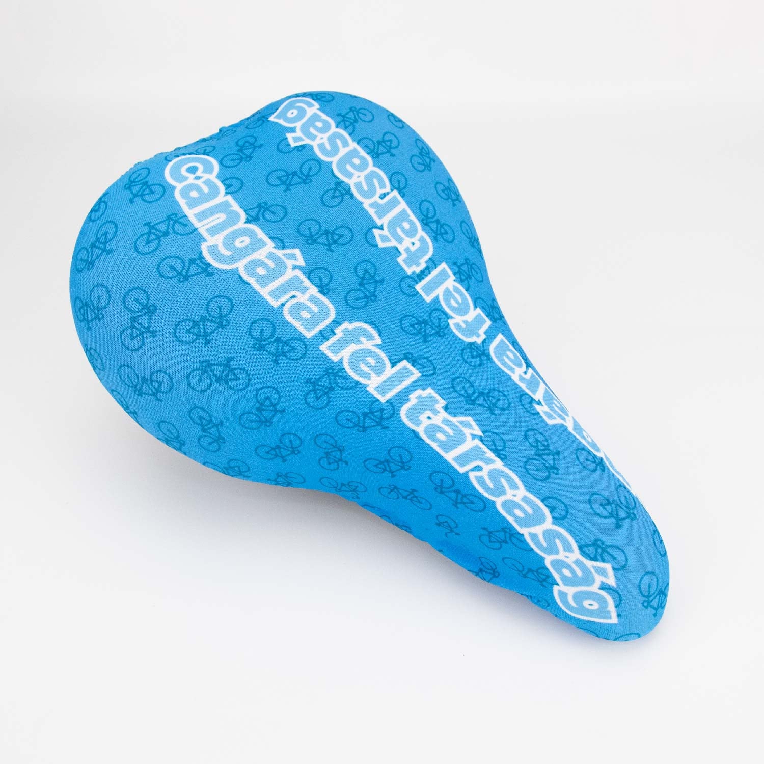 Ajustement élastique parfait sur toutes les selles standard.