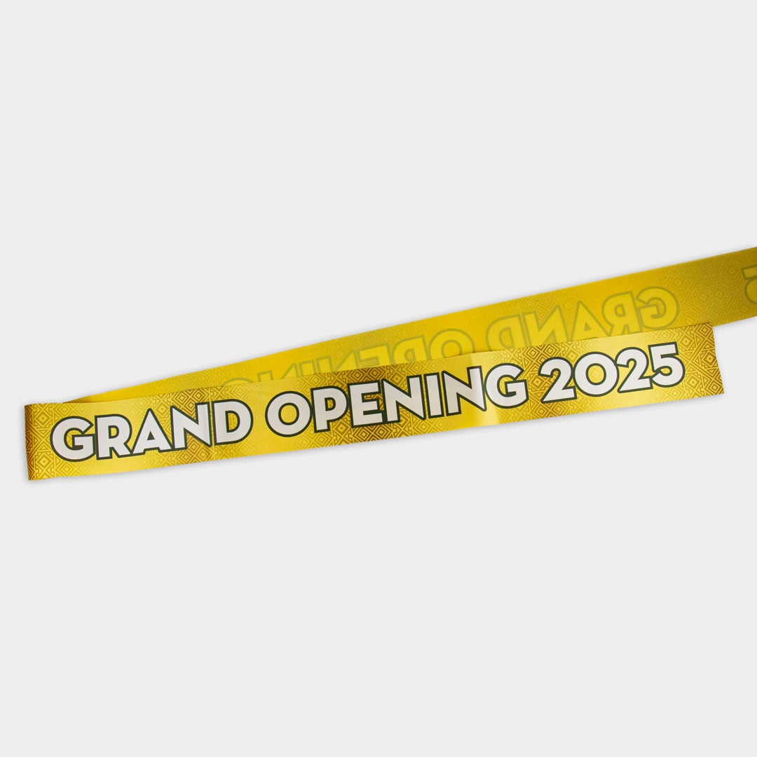 Satin luxueux à finition brillante pour une élégance professionnelle.