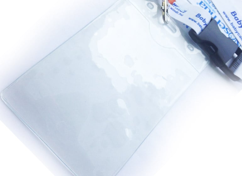 Compatible avec tous cordons et clips pour une utilisation polyvalente.