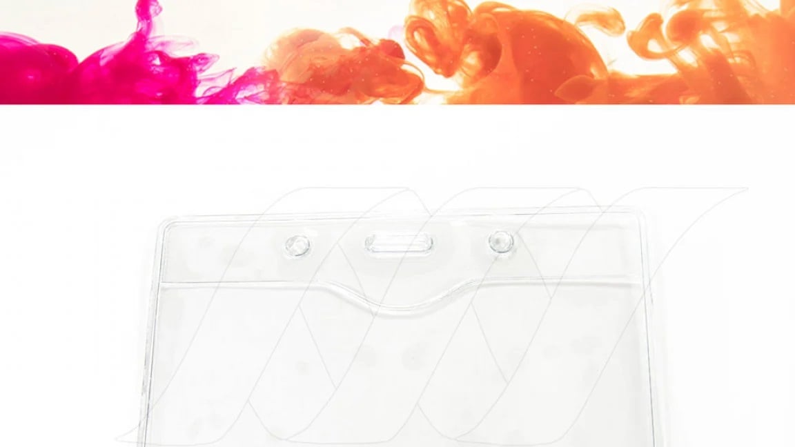 Matériau vinyle souple transparent pour une protection optimale de vos cartes.