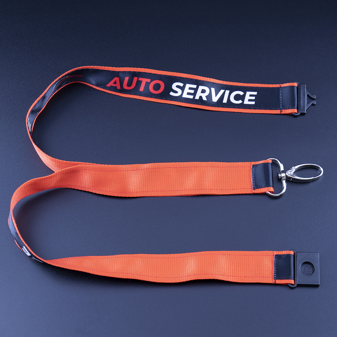 Construction bicouche robuste : polyester côtelé et satin brillant.