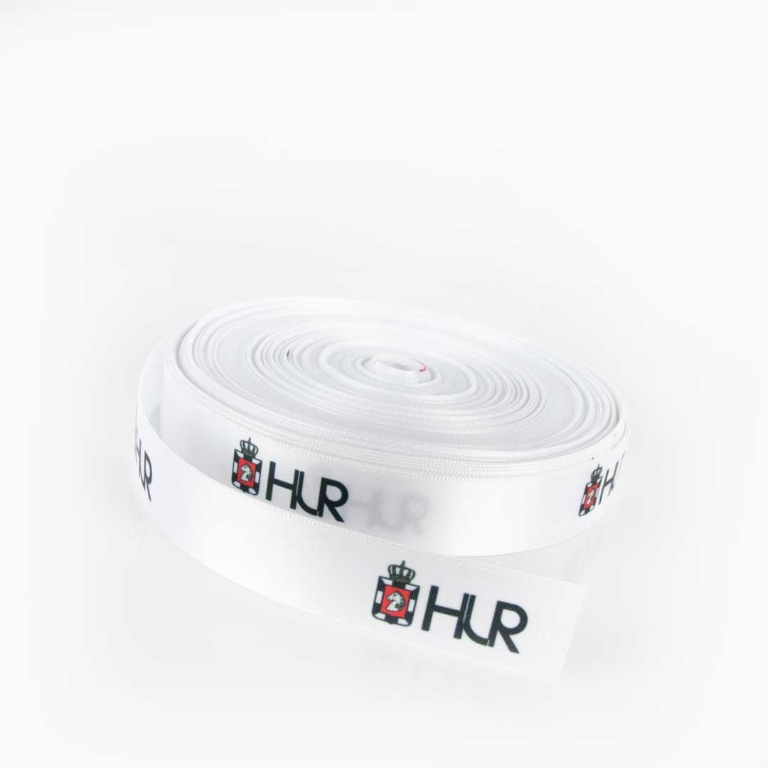 Satin de qualité supérieure avec une finition brillante élégante.