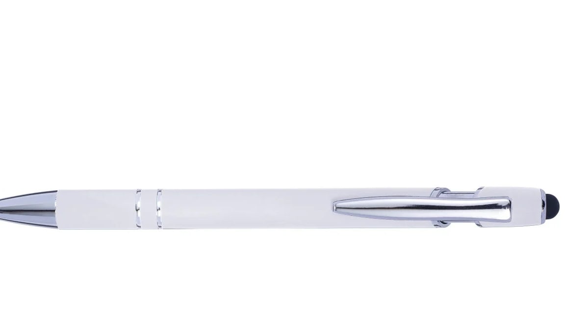 Stylo à bille et embout tactile pour une navigation fluide sur écran.