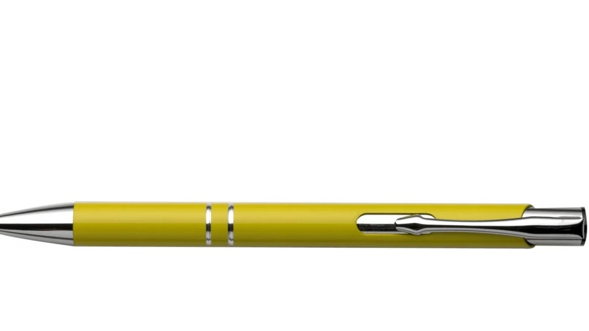 Construction en aluminium avec finition laquée et accents chromés.