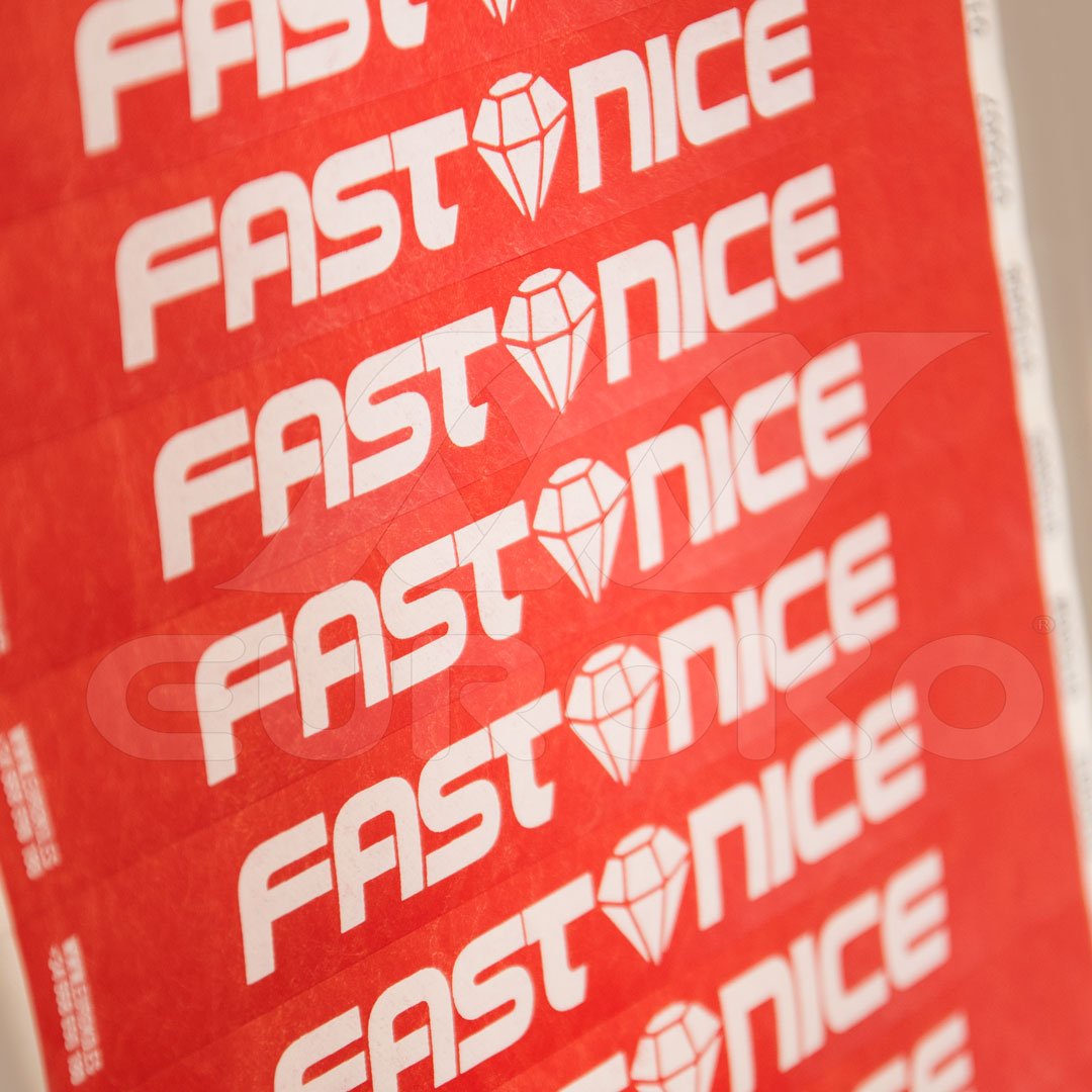 Expansive 25mm surface for bold brand visibility