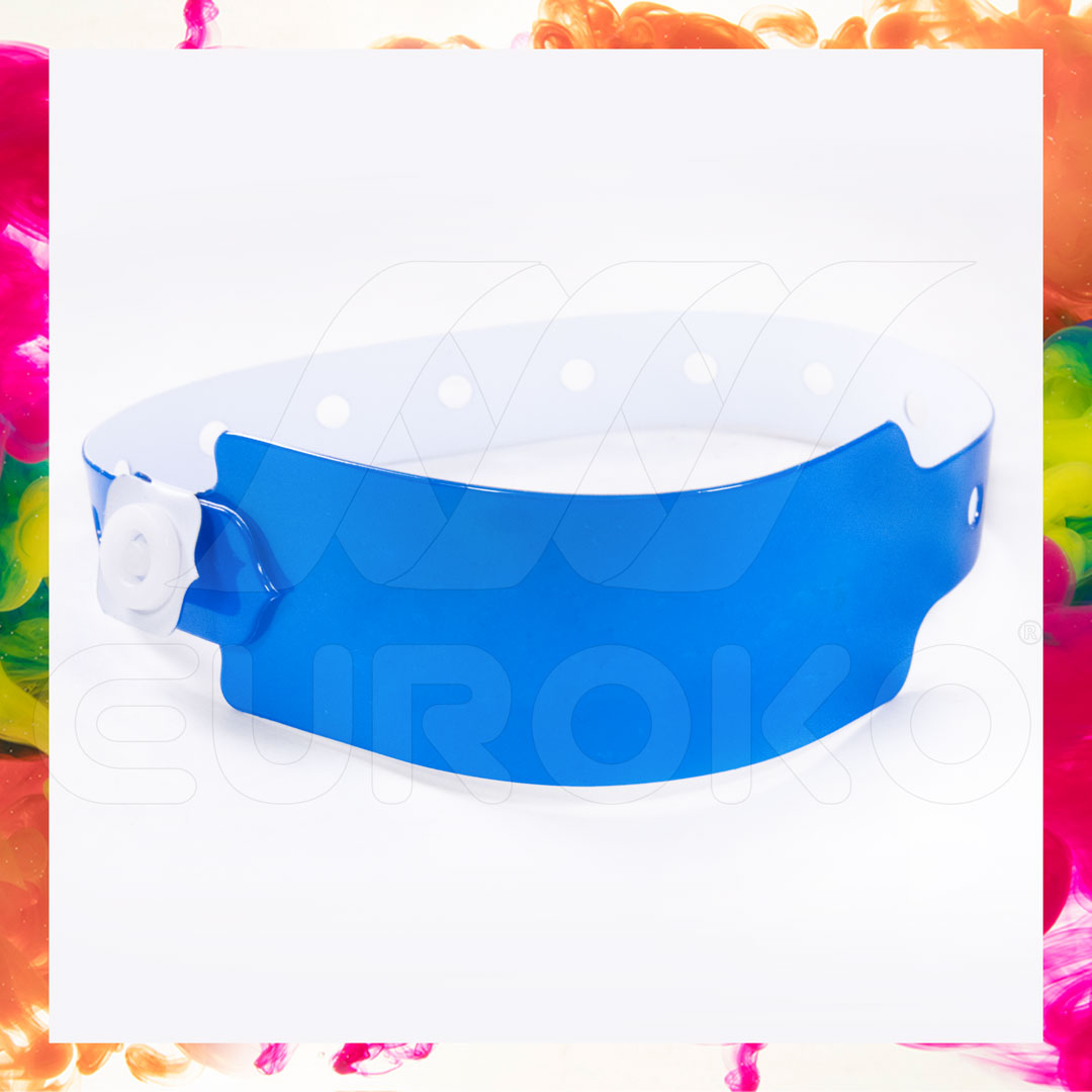 Vinyle 3 couches ultra-résistant pour un confort durable.