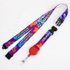 Yoyo lanyard with safety breakaway and plastic buckle