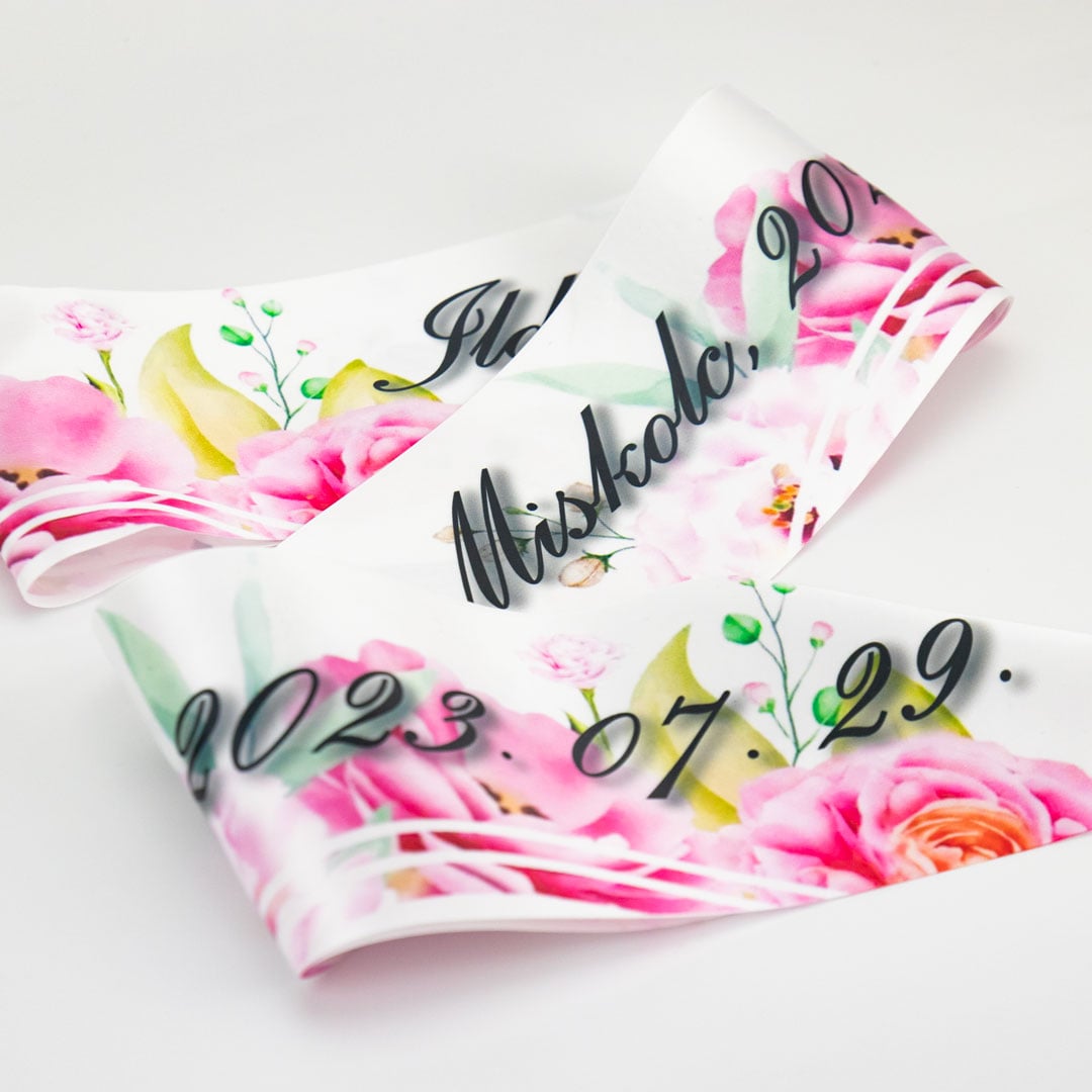 Satin luxueux au toucher doux et au tombé élégant exceptionnel.