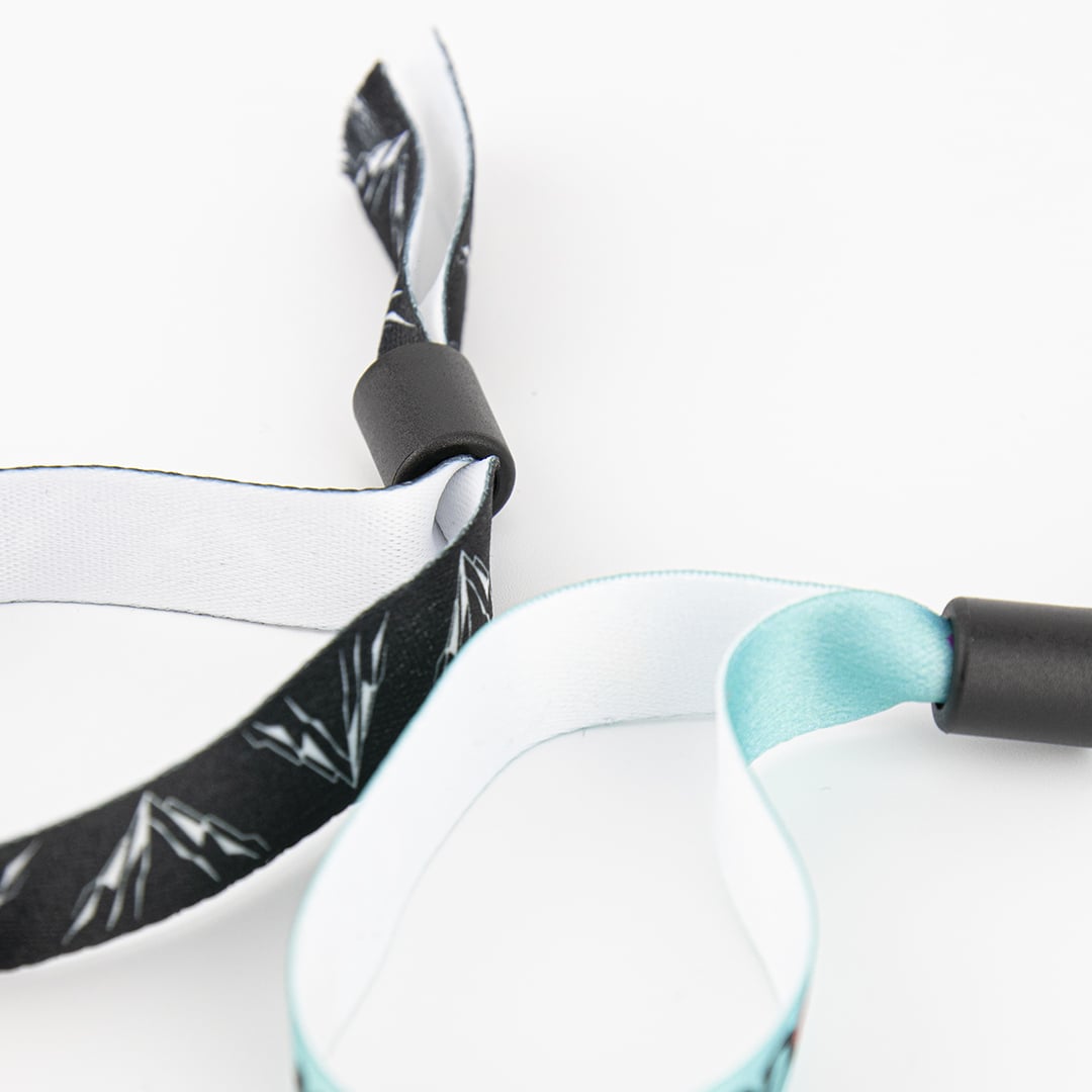 Tissu polyester résistant offrant confort et durabilité.