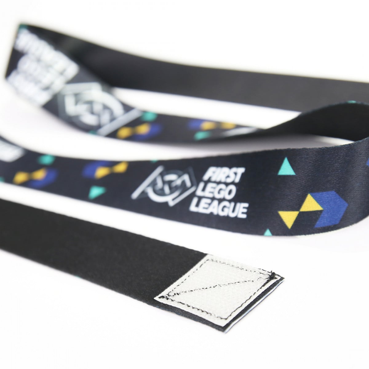 Impression couleur éclatante et durable sur polyester satiné premium.