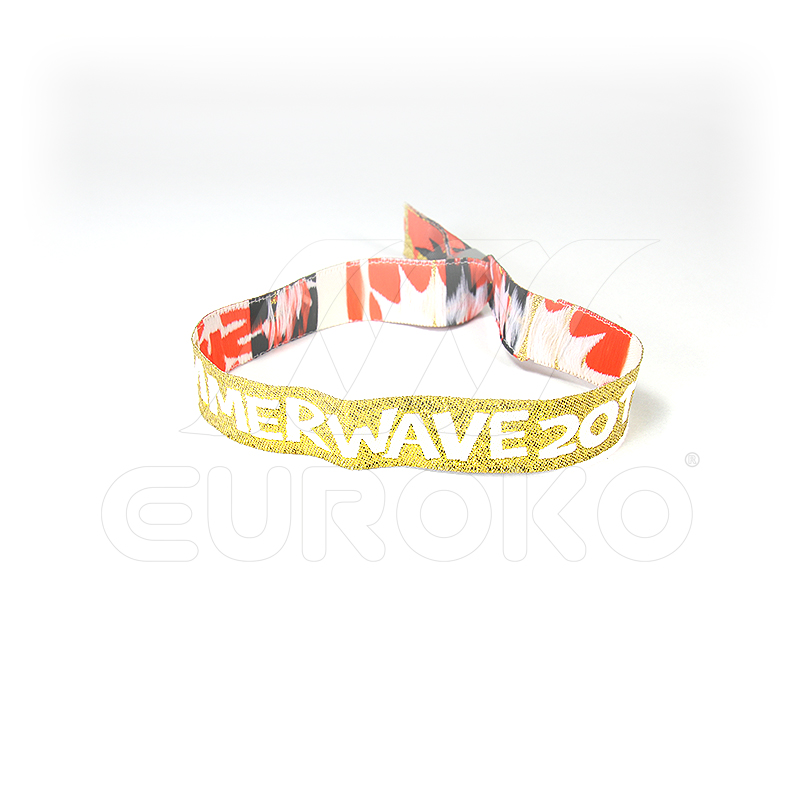 Créez des designs éclatants avec jusqu'à 8 couleurs et fils dorés.