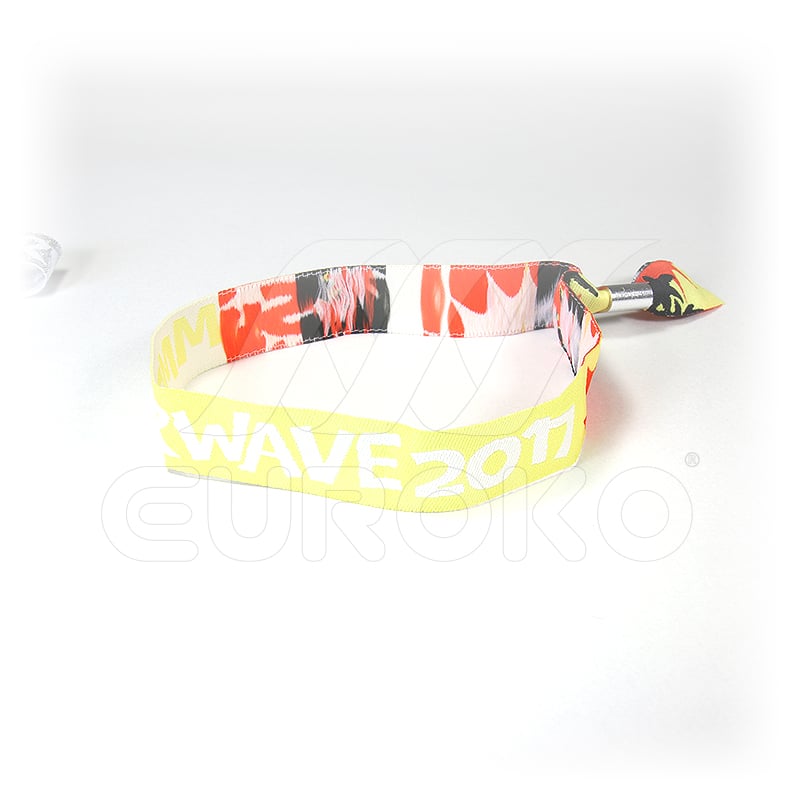 Fermeture métallique inviolable pour une sécurité maximale anti-fraude.