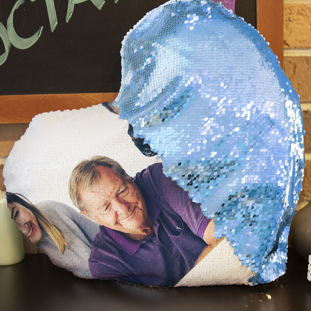 Découvrez l'effet magique des paillettes réversibles révélant votre photo.