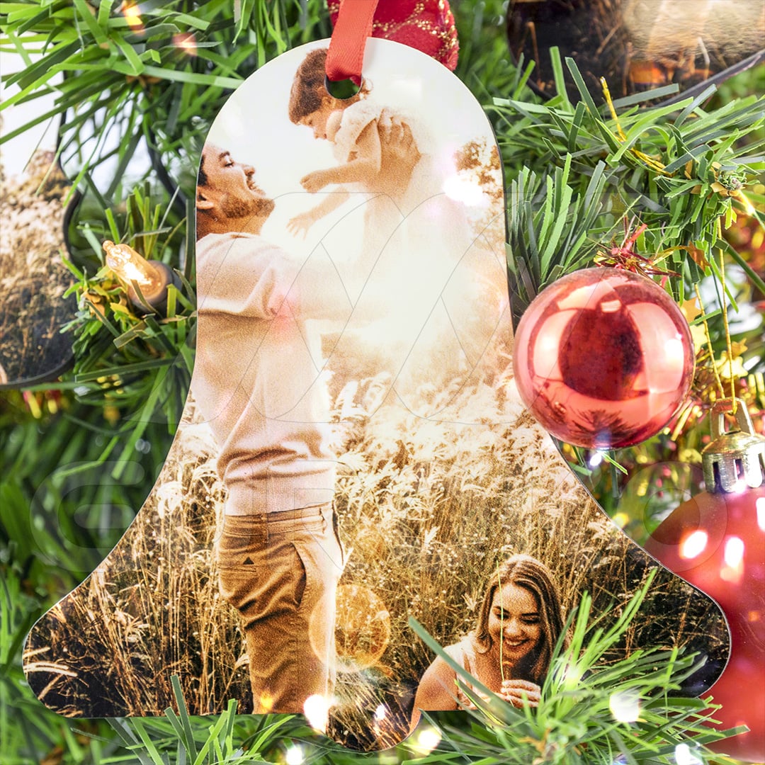 Bois de qualité avec ruban inclus, prêt à suspendre.