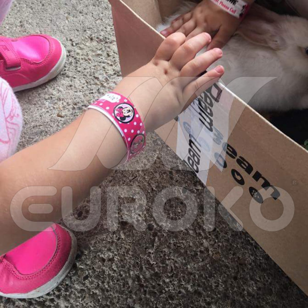 Matériau Tyvek confortable et hypoallergénique, parfait pour les enfants.