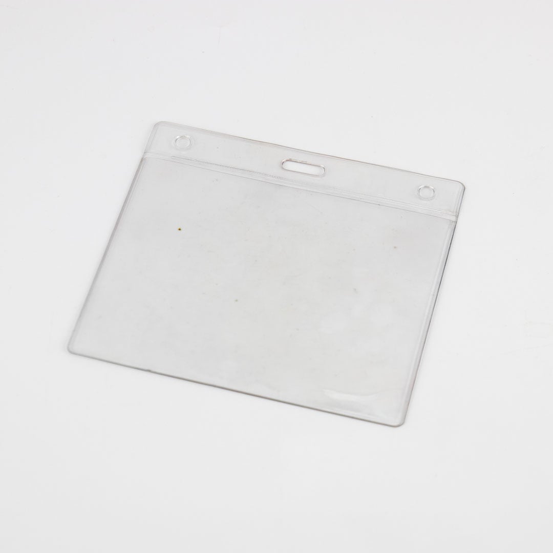 Matériau PVC souple et transparent pour une protection optimale.